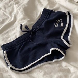 Hollister comfy shorts (Navy) XS